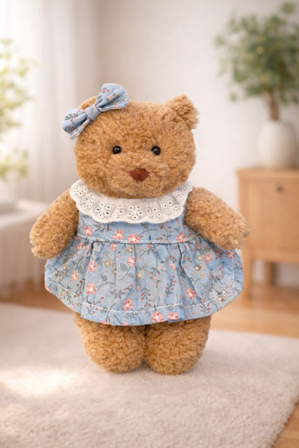 Niedliche, maßgeschneiderte Kleidung von Bartholomew Bär – blaues Blumenkleid – FX20 (Klein/Mittel/Groß/Riesig)